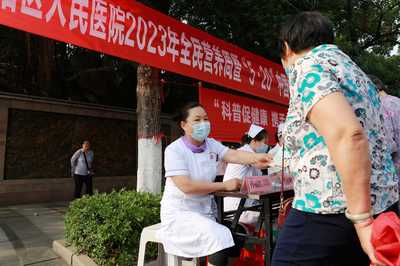 百色市田阳区人民医院开展全民营养周暨“5.20”中国学生营养日宣传义诊活动