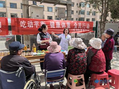 倡导合理膳食 守护全民健康——甘州区疾控中心开展2025年全民营养周宣传咨询活动