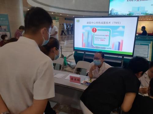 “吃动平衡 健康体重 全民行动”——营养科成功举办2025全民营养周健康咨询活动